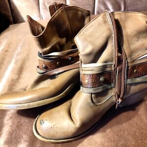 Ladies 7 Maurice's leather boots